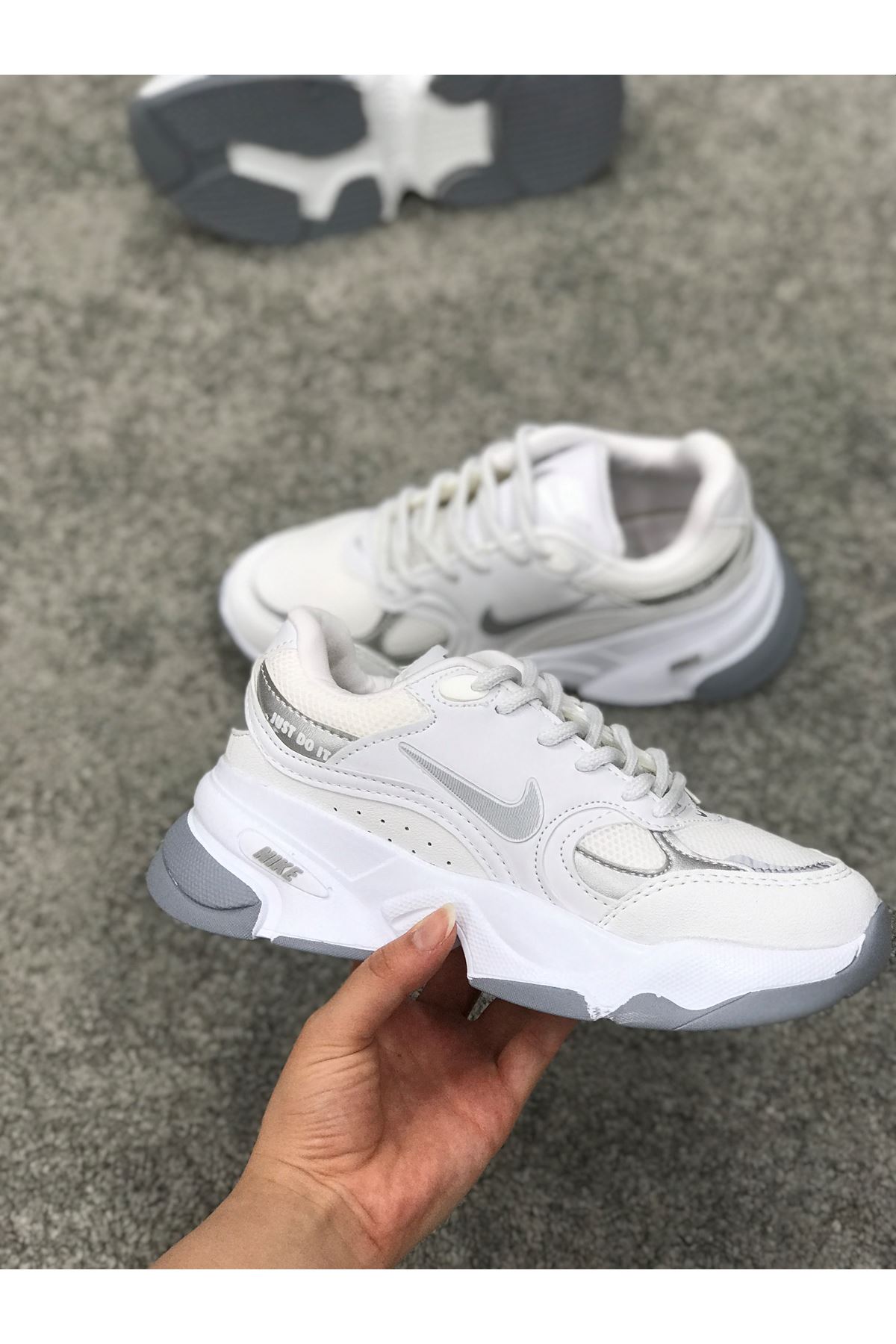 Nike Just Do İt Beyaz Gümüş